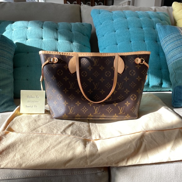 REVIEW* Louis Vuitton Neverfull PM! What Fits, Mod Shots, MM